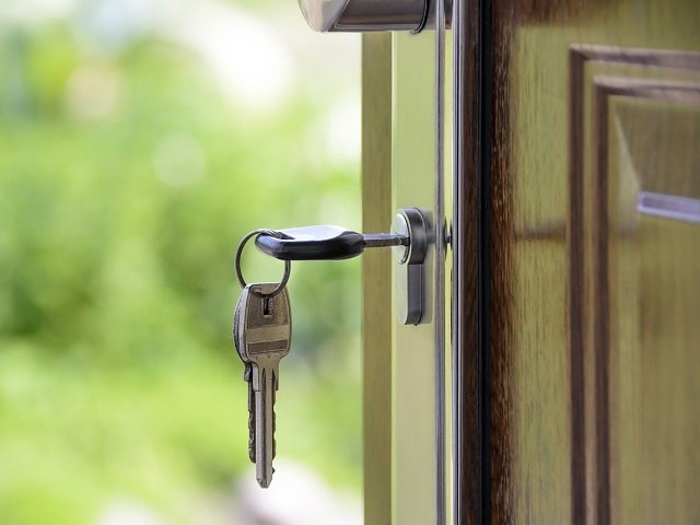 Ingatlanközvetítők